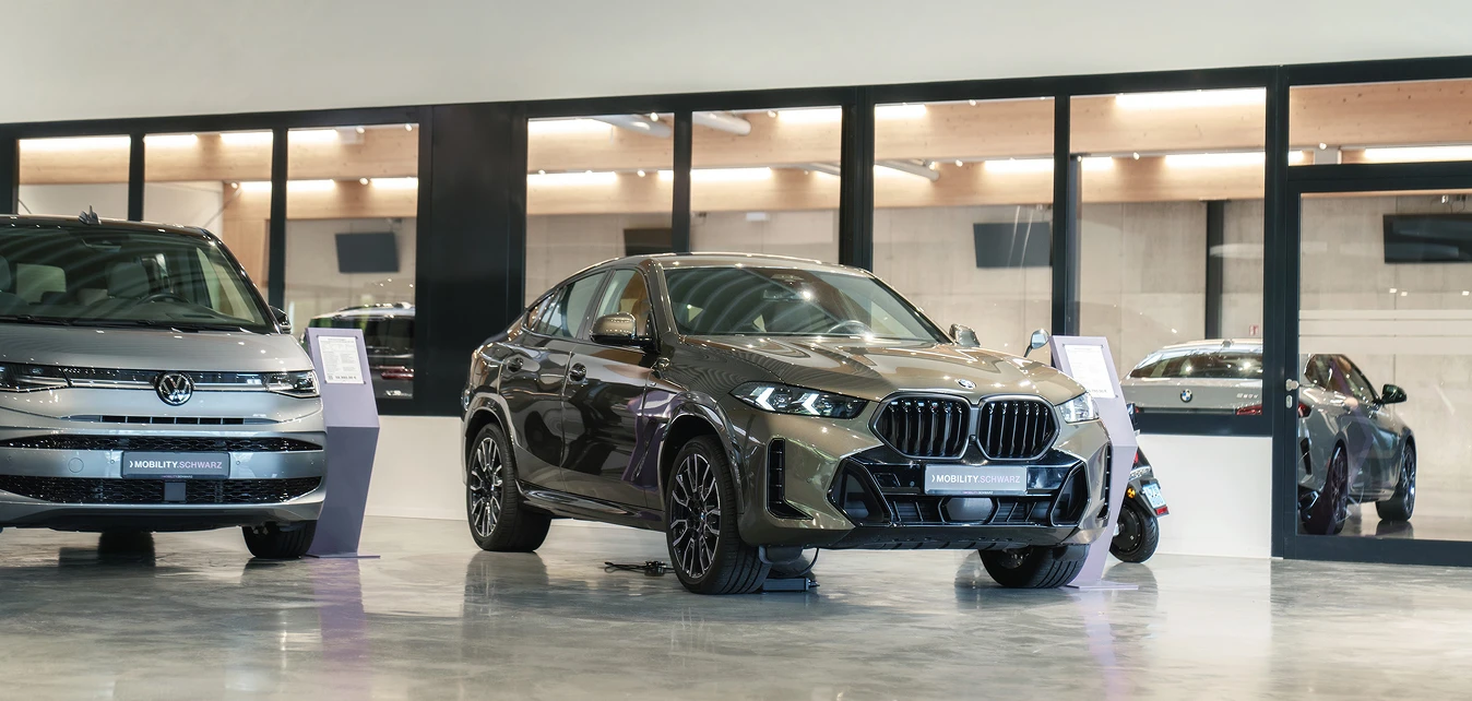 Fahrzeugausstellung im Showroom der mobility.schwarz